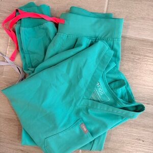 FIGS Scrub Set - Small (Surgical Green | HW Zamora Joggers + Catarina Top)